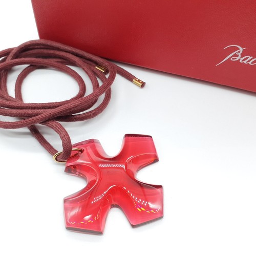Collier pendentif croix
