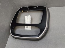 Façade contour autoradio