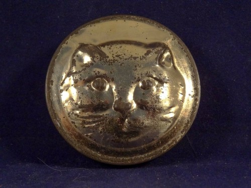 Ancienne rare boîte - , tôle