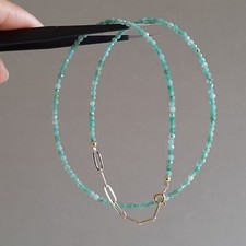 collier ras du cou en pierre