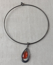 Ancien collier torque, pierre