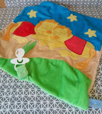 Doudou plat lion bleu vert orange  attache tétine 40 cm x 40 cm Pop Art