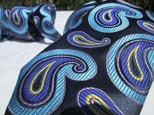 Cravate en soie tissée fait