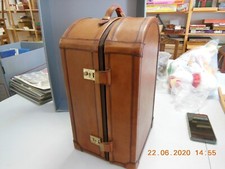 Malle cabine en cuir pour poupée par BONEKA ( grand modele )