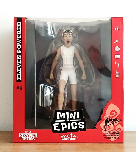 Figurine eleven powered mini - figurine,