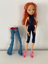 Poupée Winx Club – Flora – Rainbow – Bon état