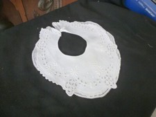 beau bavoir ancien  brodé  fait main  de collection   ref BA03