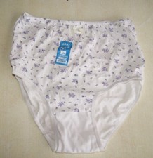 Culotte blanche avec fleurs violettes neuve taille 42/44
