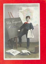 LOUVIERS ( 27 ) CPA FANTAISIE " ÉCOLE, ÉCOLIER AU TABLEAU NOIR "