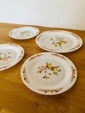 Lot de 3 assiettes dessert et une assiette plate motif pomme ARCOPAL vintage 70
