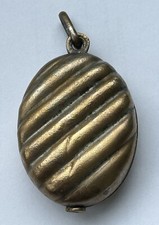 Petite boîte à secret pilules collection miniature laiton pendentif