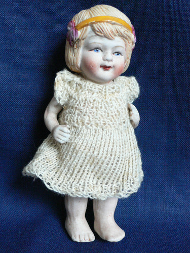Petite poupée ancienne - petite,