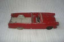 SOLIDO démontable : Ford Fairlane (?) rouge - état épave