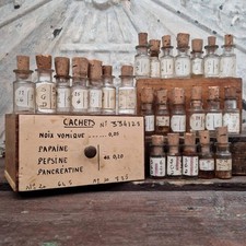 25 fioles de laboratoire en