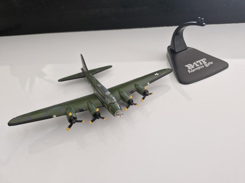 Avion combat bombardier - avion,