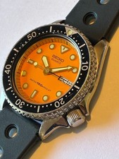 Montre de plongée orange