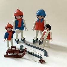 playmobil lot 2 mamans hockey 1976 + 2 enfants luge 1981 + accessoires 