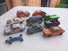 MAJORETTE 1/64 LOT DE 10 VOITURES MINIATURES - EPAVES EN MAUVAIS ETAT 