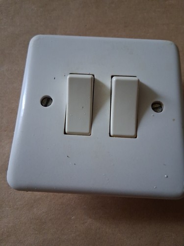 Double interrupteur et - va,