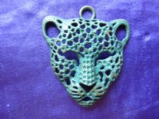 Pendentif panthère en laiton Vert et doré 5.3 cm N° 2524