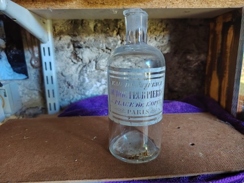 Flacon pharmacie eau