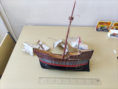 Bateau voile miniature - À,