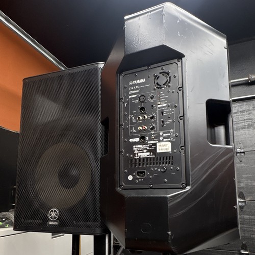 Yamaha dxr15 15in - 15in, powered