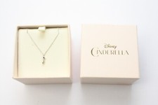 Collier argenté motif