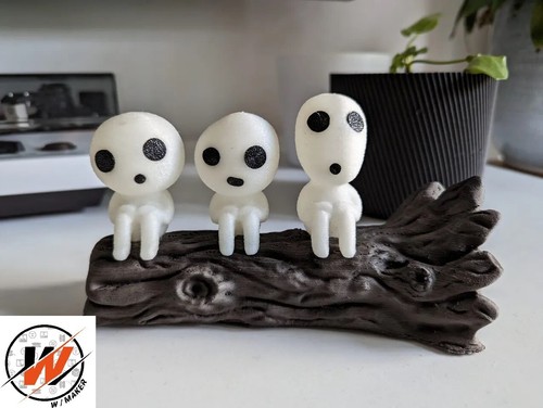 Statuette kodamas sur un - statuette,