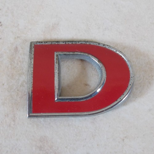 Ancien insigne ancienne lettre