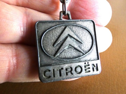 Ancien porte clé - , courtois