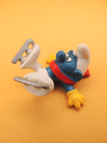 Figurine schtroumpfs patin a - patin,