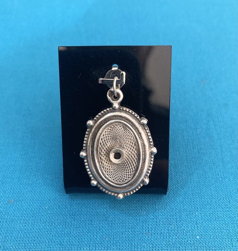 Ancien pendentif reliquaire