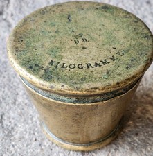 poids Nuremberg à godets bronze signé 1 Kilogramme 