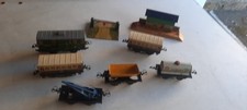 HORNBY meccano  lot de 6 wagons  trains ecartement O une barriere une gare