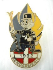 * PIN'S PIN GENDARMERIE ALPIN 1992 GRIS FONCE EMAIL