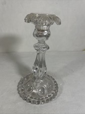 Bougeoir en verre moulé