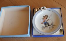 belle assiette a bouillie pour bébé un pécheur ( porcelac )