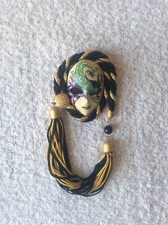 Petit masque décoratif