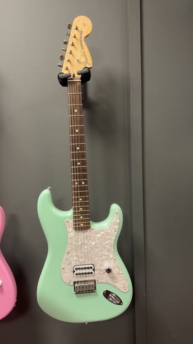 Tom delonge fender - delonge,