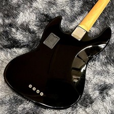 Basse électrique Sire Marcus