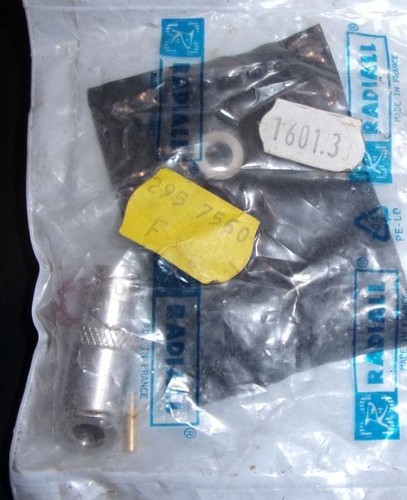 R141 207 000w connecteur - 1, x