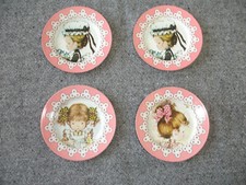 Dinette SARAH KAY - 70's/80's - 4 assiettes - Bon état - Vintage