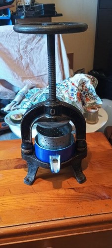 Ancien pressoir jus et - à,