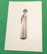Carte photo ancienne Femme en Robe Longue  Signée SIMONET PARIS