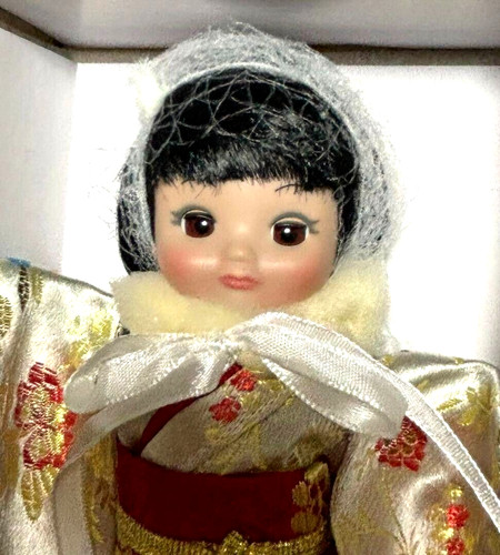 Petite poupée japonaise