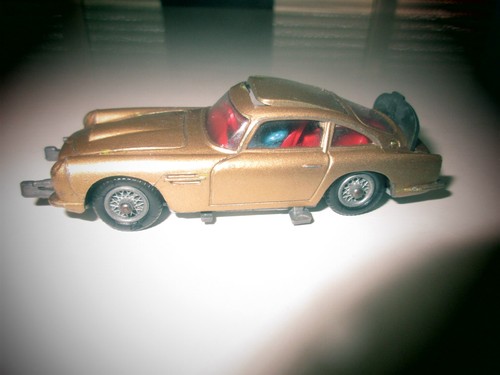 Corgi toys aston martin - corgi,