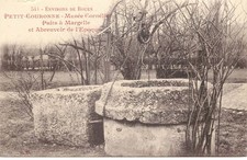 SEINE MARITIME environs de Rouen  PETIT COURONNE  Puits a Margelle et abreuvoi