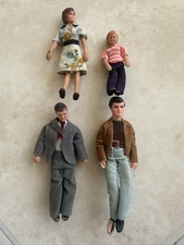 Famille De Poupée Maison De