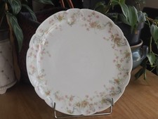 Grand plat Porcelaine Limoges Haviland. Rocaille fleurs Roses . Diam 28,8 cm.TBE
